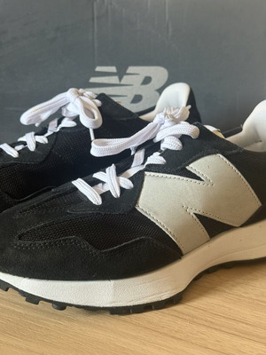 New Balance 327 Sneakers like new, black and white, size 42.5