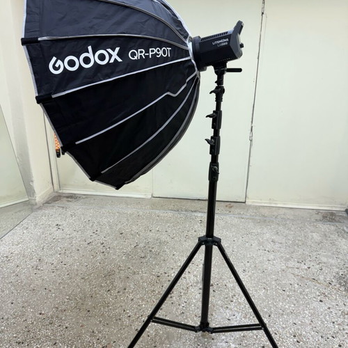 Godox Litemons 150bi with softbox 90QR like new