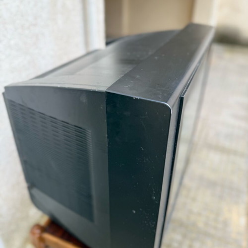 Vintage CRT τηλεόραση Funai μεταχειρισμένη με retro αισθητική