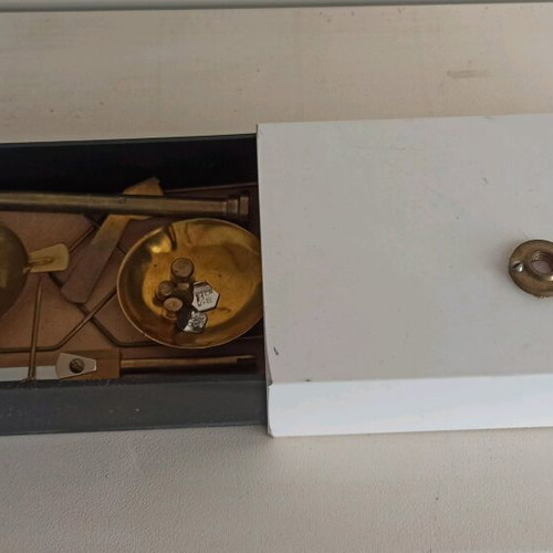 Precision scale like new with metal frame and weights