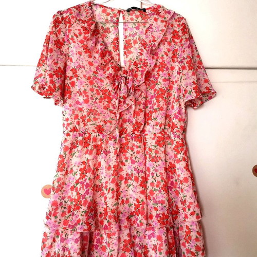 Γυναικείο φόρεμα Zara φλοραλ Medium σαν καινούργιο, κόκκινο ροζ
