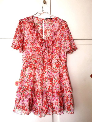 Γυναικείο φόρεμα Zara φλοραλ Medium σαν καινούργιο, κόκκινο ροζ