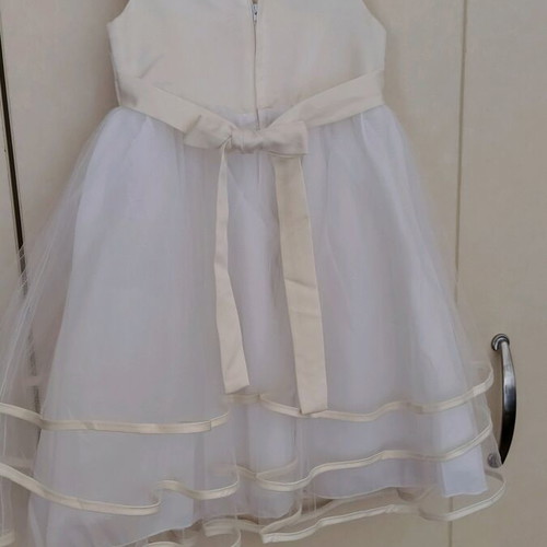 Princess dress for girl 4-5 years like new, ecru color