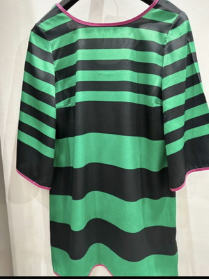 Dress slightly above knee green, like new, size L
