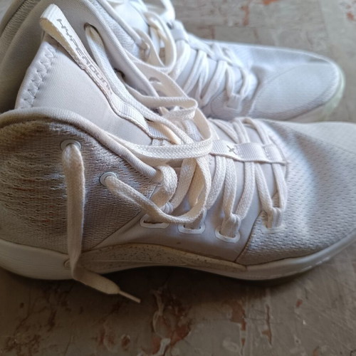 Nike Zoom Basketball Shoes Size 45 Used White