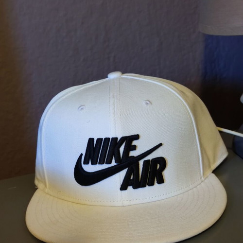 Nike Air cap with flat brim like new