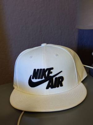 Nike Air cap with flat brim like new