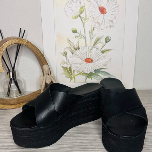 Gianna Kazakou Black Leather Cross-Over Platform Sandals like new, size 38