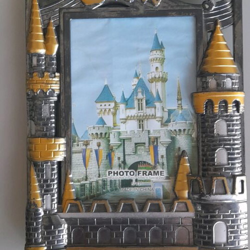 Photo frame castle theme plastic like new