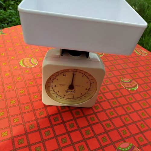 Kitchen scale used, white