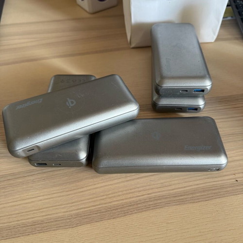 Energizer QE20009PQ Power Bank 20000mAh σαν καινούργιο, 4 τεμάχια με ασύρματη φόρτιση