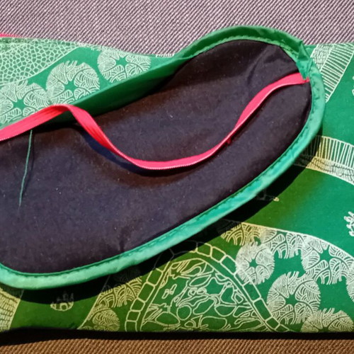 Collectible Emirates travel pouch and sleep mask new