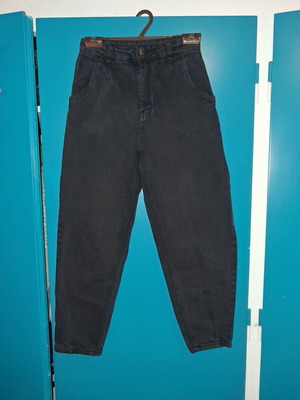 High-waisted black mom fit jeans size XS like new