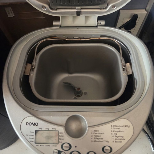 Domo bread maker used, light signs of use