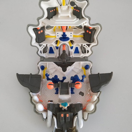 Mighty Max Terminates Wolfship 7 toy used, complete