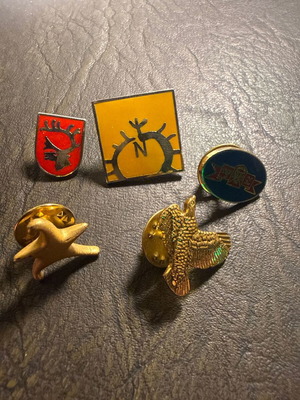 Set of 5 collectible metal lapel pins, new