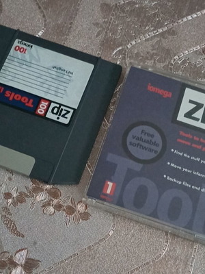 Iomega Zip Disk 100MB like new with original case