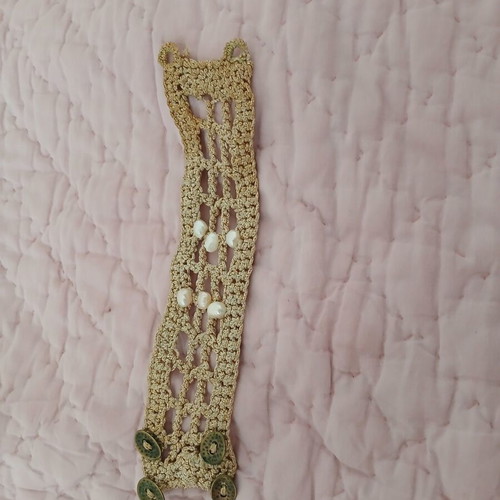 Macrame bracelet used with gold braid, adjustable