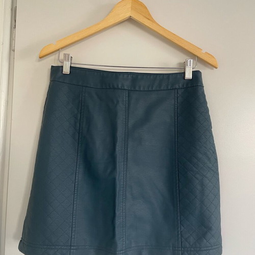 Attrattivo leather mini skirt like new, petrol color, quilted pattern, size L