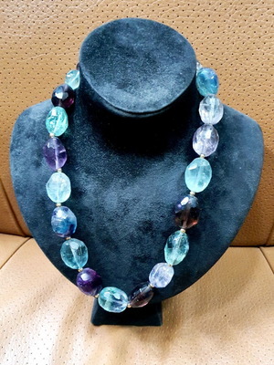 Necklace with gold beads and amethyst stones like new, 25 cm length