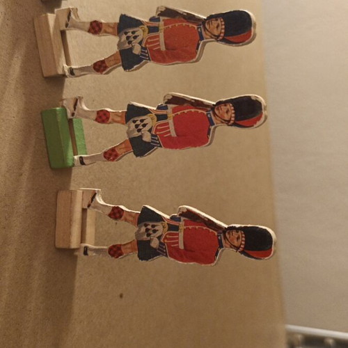Wooden figures of Scottish and Royal Guard set of 7, 10 cm, like new