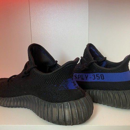 Yeezy 350 V2 sneakers black blue size 42 used in good condition