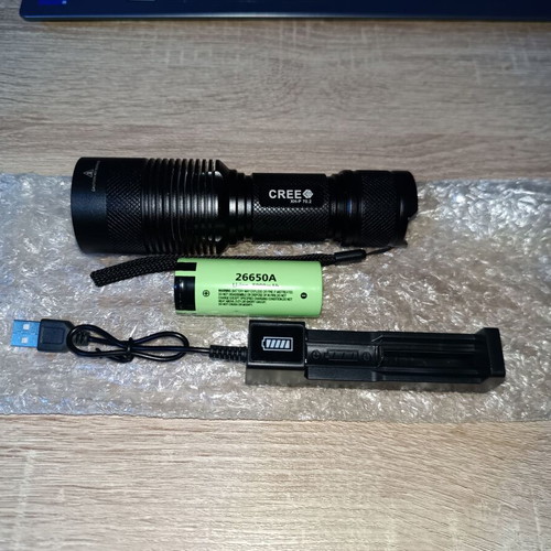 Manta Ray C8.2 XHP70.2 LED flashlight 3800lm new