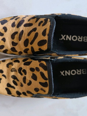 Γυναικεία slip on παπούτσια Bronx σαν καινούργια, μέγεθος 40, λεοπάρ