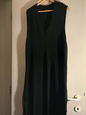 Black sleeveless knitted debardeur dress XL like new