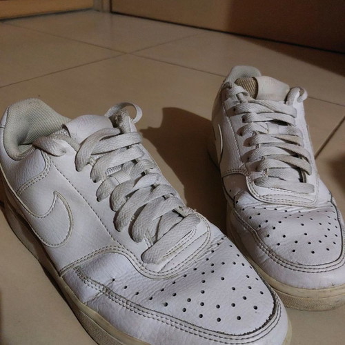 Nike women's athletic shoes used, white size 40