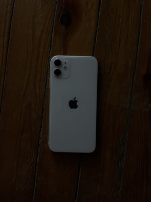 iPhone 11 64GB like new, white, battery health 74%