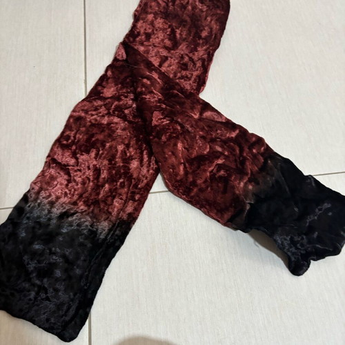 Velvet scarf like new, black and red