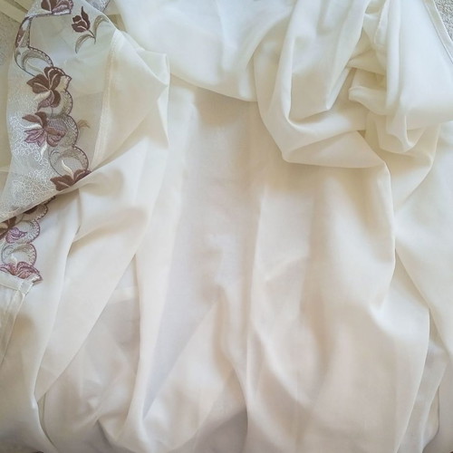 Satin set nightgown and robe like new, small, ivory color, excellent quality Elizabeth George