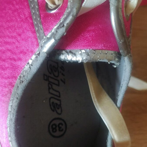Sneakers women's size 38 fuchsia metallic like new