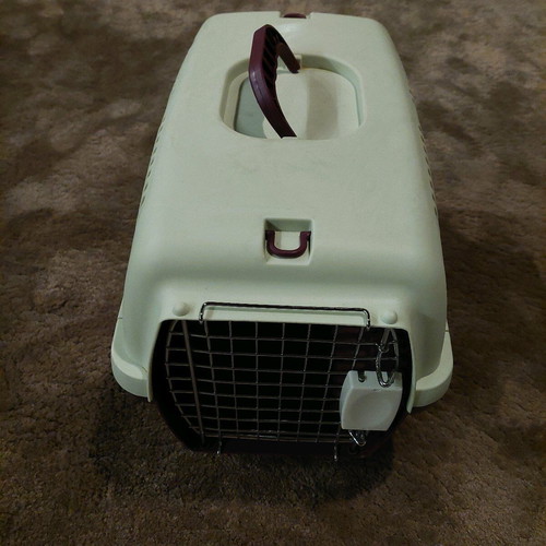 Plastic dog carrier cage like new, small Maltese type
