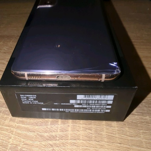 Samsung Galaxy S21+ 5G used, 128GB, slight damage on back
