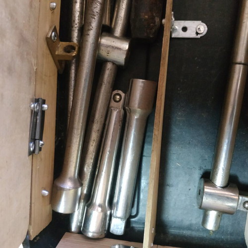 Car Air Impact Wrench used with sockets