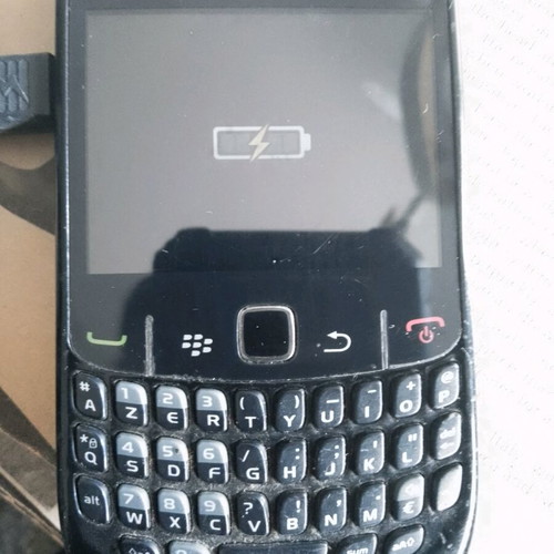 Black Berry vintage cell phones used, pack of 2 models 9500 and 8520