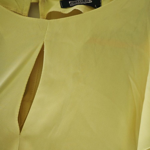 Desiree blouse yellow with ruffled sleeves like new, size L