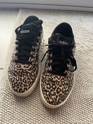 Adidas sneakers leopard print used, size 37