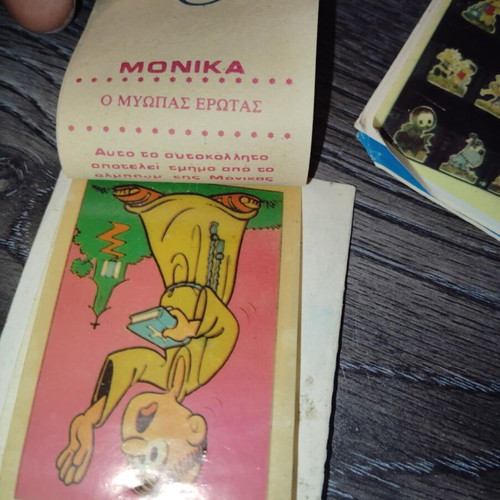 Oratios small comics used, 2 pieces with 4 Monica collectible stickers