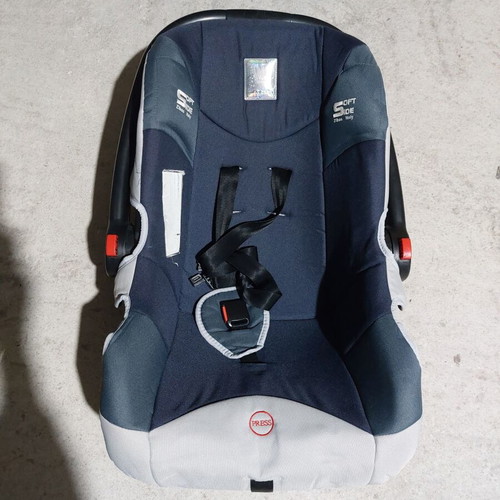Baby car seat like new for newborn transport