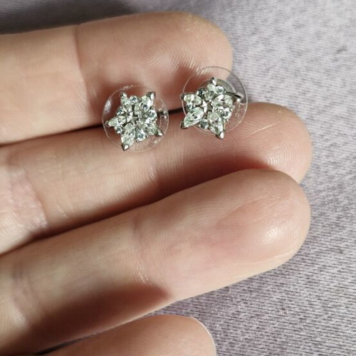 Swarovski star snowflake stud earrings like new, white
