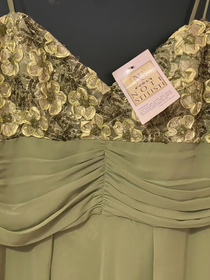 Green evening dress, size XXXL / 46 / 18
