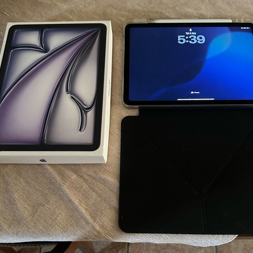 Apple iPad Air 11 128GB Wi-Fi Space Grey new with case