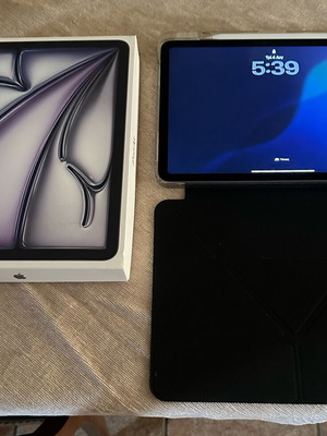 Apple iPad Air 11 128GB Wi-Fi Space Grey new with case