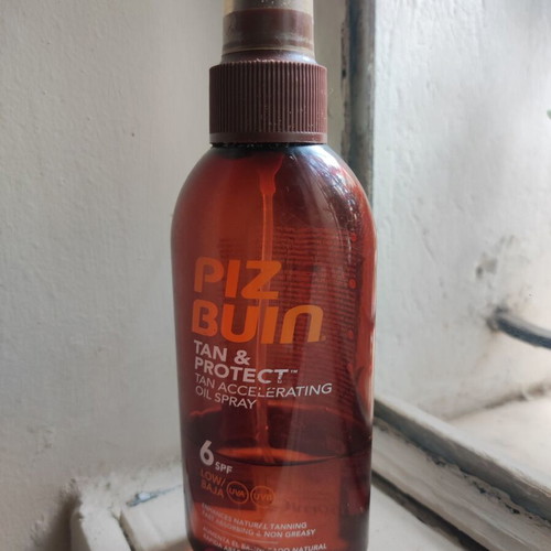 Tanning oil used with SPF 6 protection factor