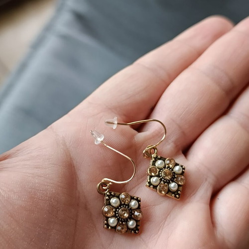 Vintage women's earrings with pearls