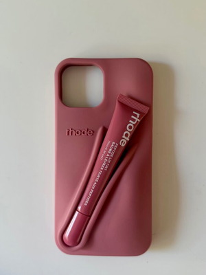 iPhone 14 case with lipgloss, silicone