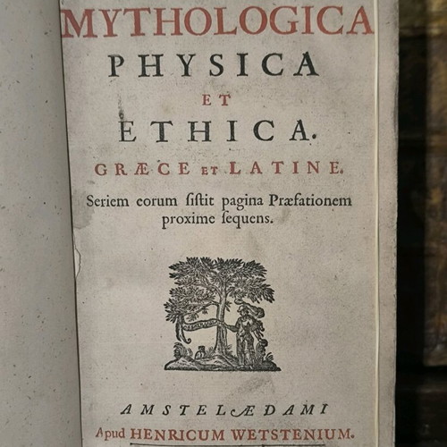 Opuscula Mythologica Physica et Ethica 1688 μεταχειρισμένο βιβλίο με ελληνικό και λατινικό κείμενο